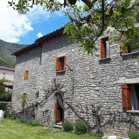 Cirjuana, Casa En El Centro Con Agradable Jardin Y Barbacoa By Pirineos 360 Vakantiehuis *