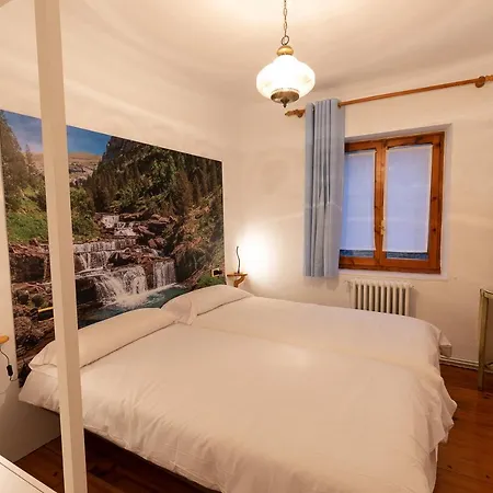 Cirjuana, Casa En El Centro Con Agradable Jardin Y Barbacoa By Pirineos 360 بيت للعطل *