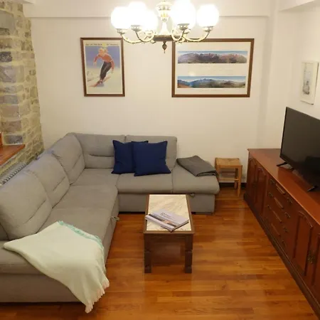 Cirjuana, Casa En El Centro Con Agradable Jardin Y Barbacoa By Pirineos 360