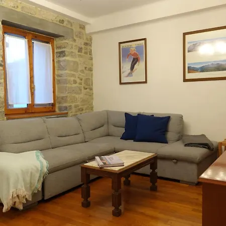 Cirjuana, Casa En El Centro Con Agradable Jardin Y Barbacoa By Pirineos 360 別荘