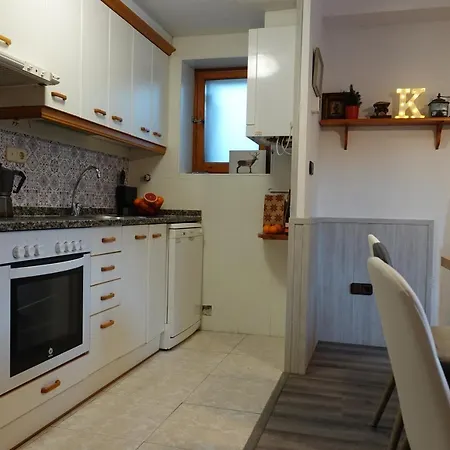 Vakantiehuis Cirjuana, Casa En El Centro Con Agradable Jardin Y Barbacoa By Pirineos 360
