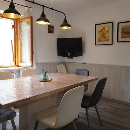 Cirjuana, Casa En El Centro Con Agradable Jardin Y Barbacoa By Pirineos 360 * ビエスカス