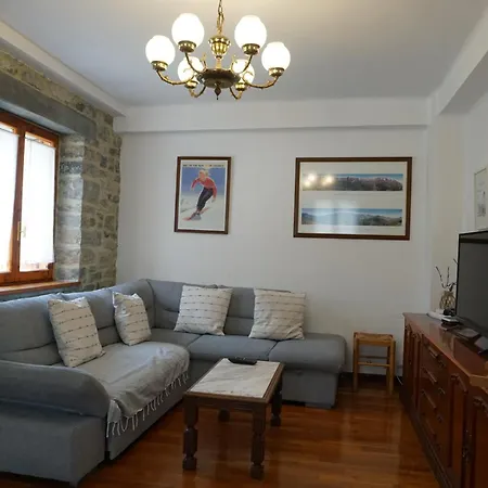 بيت للعطل Cirjuana, Casa En El Centro Con Agradable Jardin Y Barbacoa By Pirineos 360 *