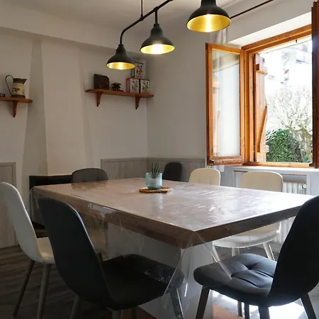別荘 Cirjuana, Casa En El Centro Con Agradable Jardin Y Barbacoa By Pirineos 360 ビエスカス