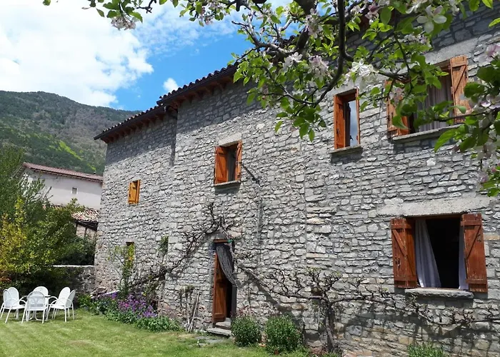 Cirjuana, Casa En El Centro Con Agradable Jardín Y Barbacoa By Pirineos 360 Casa de Férias *