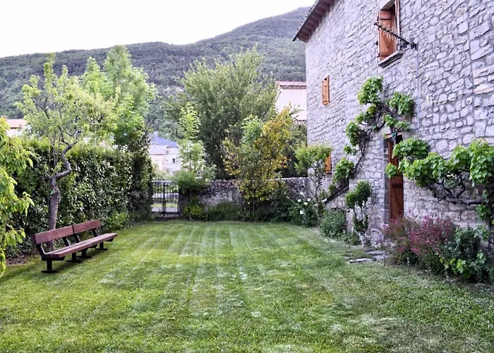 Cirjuana, Casa En El Centro Con Agradable Jardín Y Barbacoa By Pirineos 360 Casa de Férias