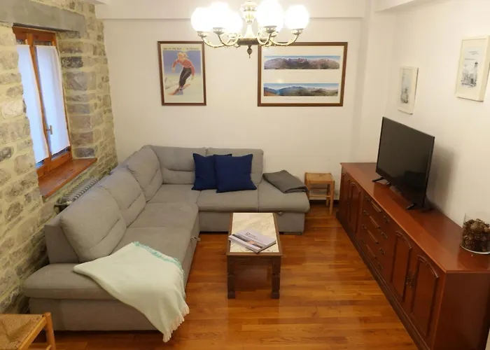 Cirjuana, Casa En El Centro Con Agradable Jardín Y Barbacoa By Pirineos 360