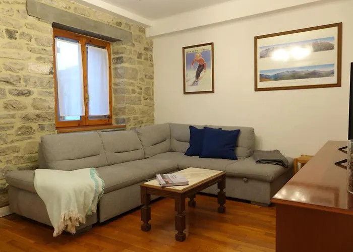 Cirjuana, Casa En El Centro Con Agradable Jardín Y Barbacoa By Pirineos 360 Casa de Férias