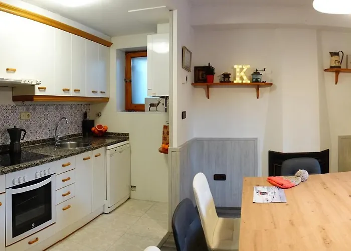 Cirjuana, Casa En El Centro Con Agradable Jardín Y Barbacoa By Pirineos 360 * Biescas (Aragon)