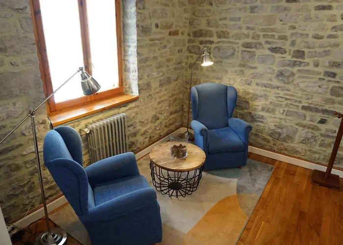 Cirjuana, Casa En El Centro Con Agradable Jardín Y Barbacoa By Pirineos 360 Biescas (Aragon)