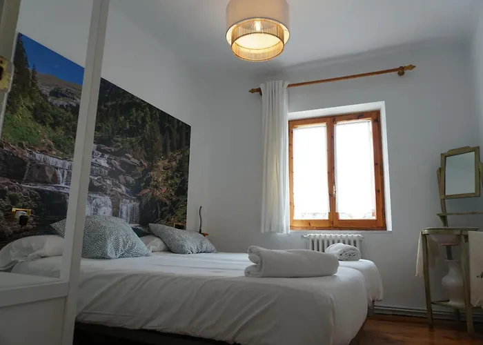 Casa de Férias Cirjuana, Casa En El Centro Con Agradable Jardín Y Barbacoa By Pirineos 360 *