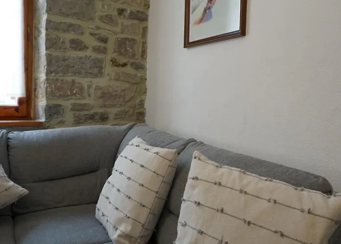 Cirjuana, Casa En El Centro Con Agradable Jardín Y Barbacoa By Pirineos 360 Biescas (Aragon)