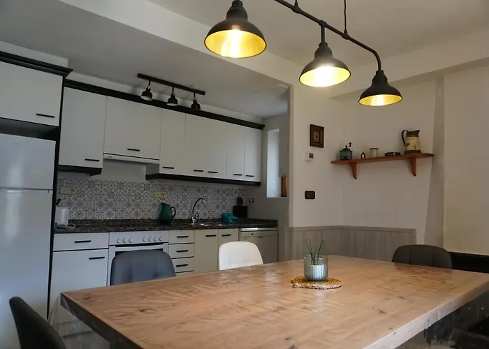 Cirjuana, Casa En El Centro Con Agradable Jardín Y Barbacoa By Pirineos 360 Casa de Férias *