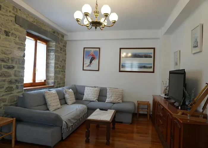 Casa de Férias Cirjuana, Casa En El Centro Con Agradable Jardín Y Barbacoa By Pirineos 360 *