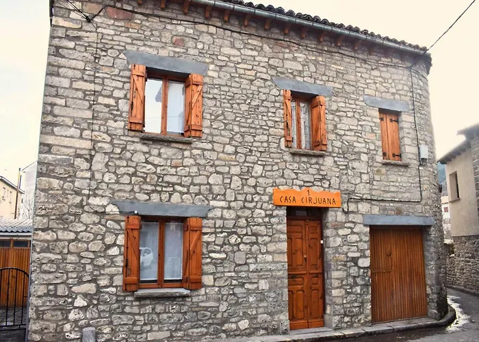 Casa de Férias Cirjuana, Casa En El Centro Con Agradable Jardín Y Barbacoa By Pirineos 360 Biescas (Aragon)